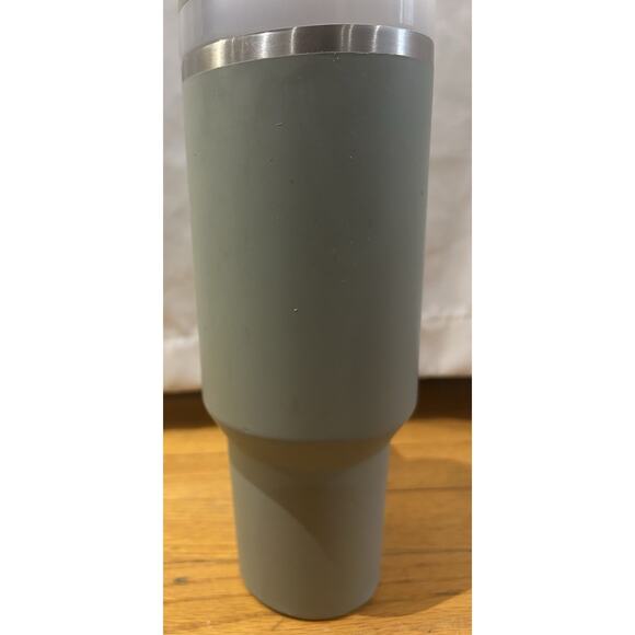 Stanley 40 oz Quencher H2.0 Flowstate Tumbler in Olive Green - Picture 4 of 7